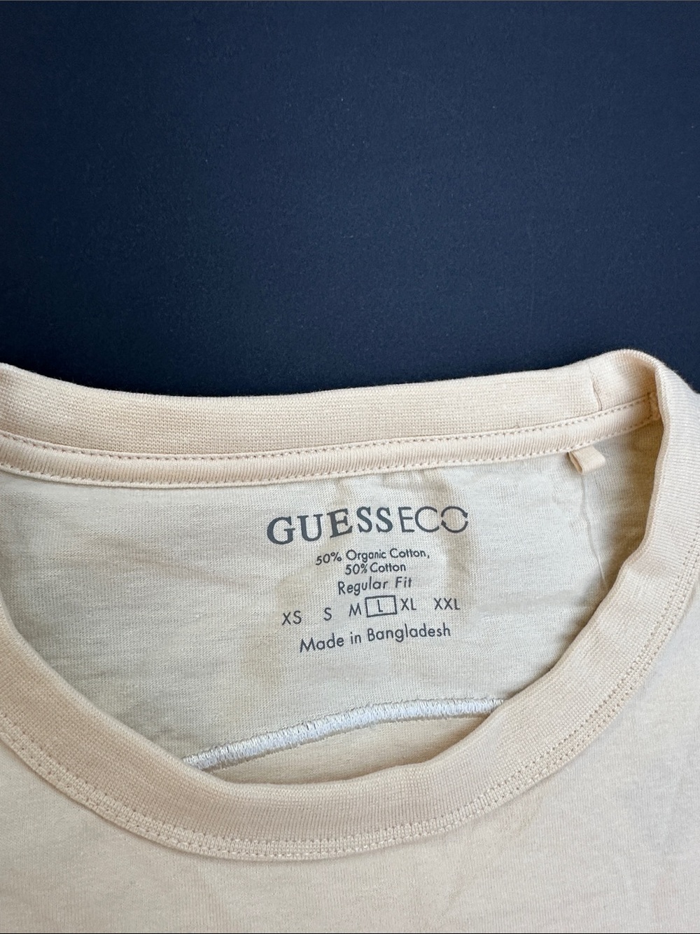 New GUESS Cream Short-Sleeve Tee with Tropical Back Patch SZ L - Picture 8 of 12